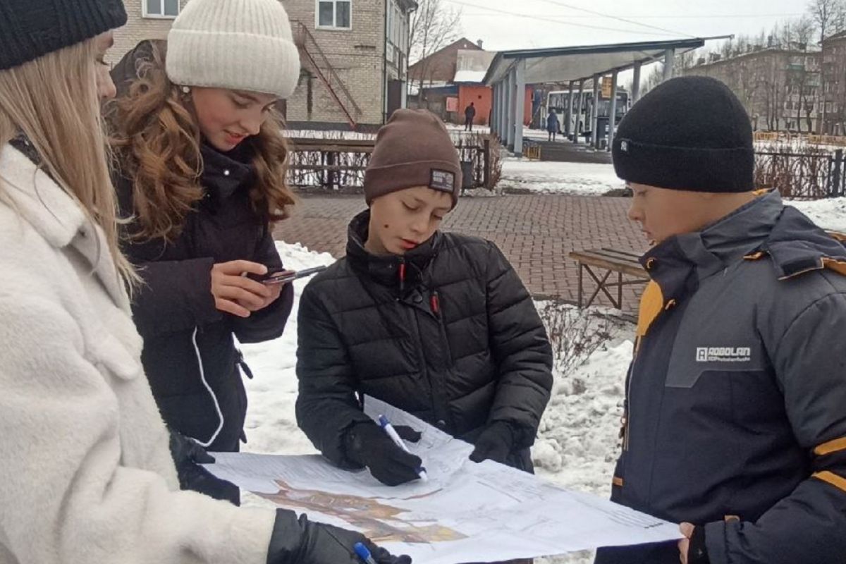 Активистки «Женского движения Единой России» в Зиме провели военно-патриотическую игру для школьников