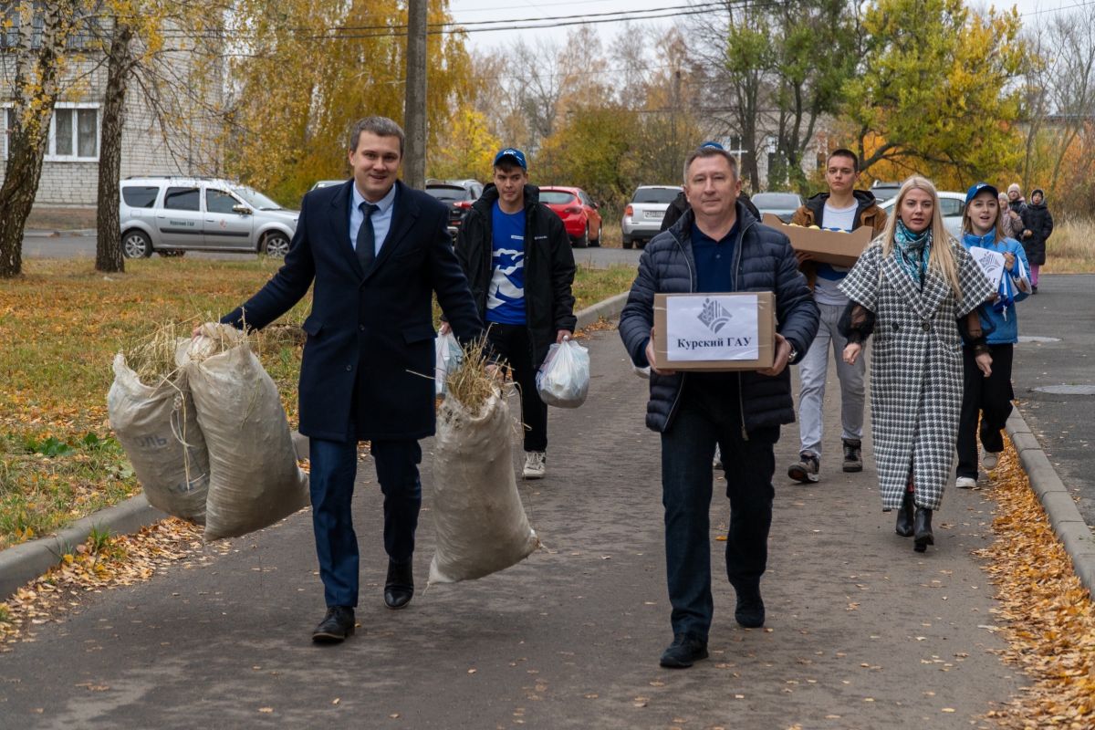 Единороссы опекают пожилых супругов из Кореневского района