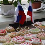 Славяносербские единороссы вместе с детьми украсили пряники для бойцов СВО