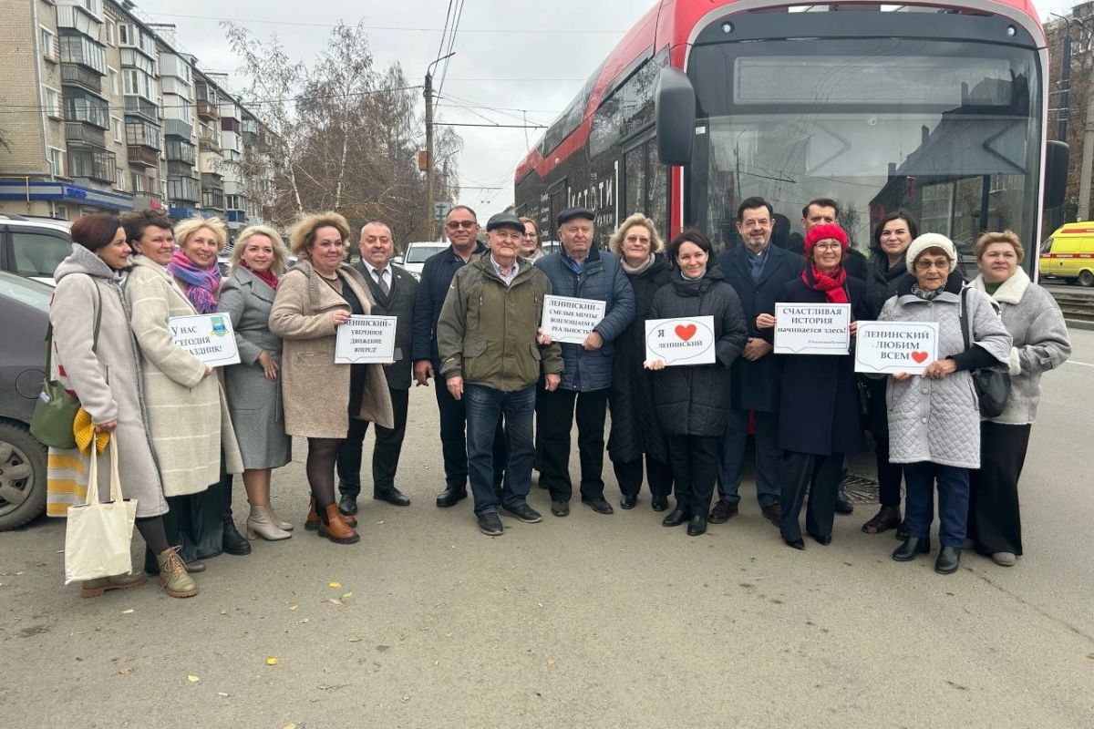 Челябинские депутаты организовали троллейбусную экскурсию для жителей Ленинского района