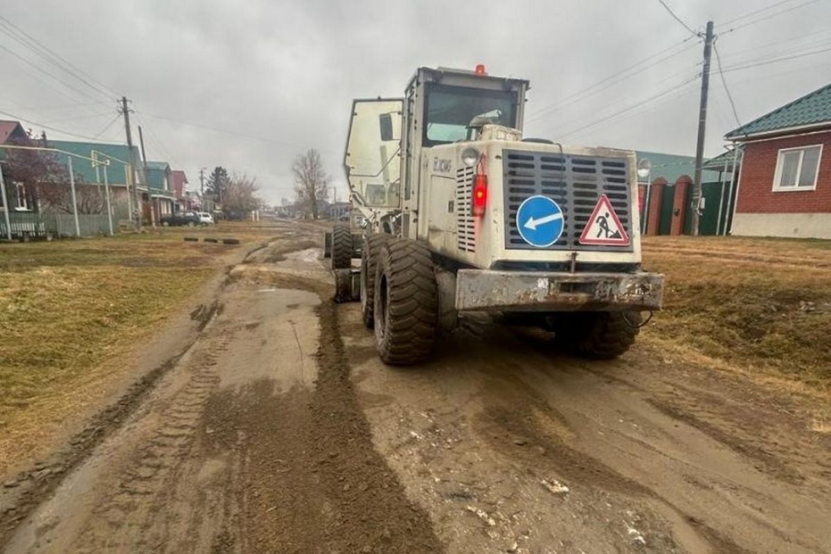 В городе Касли стартовали работы по отсыпке грунтовых дорог в частном секторе