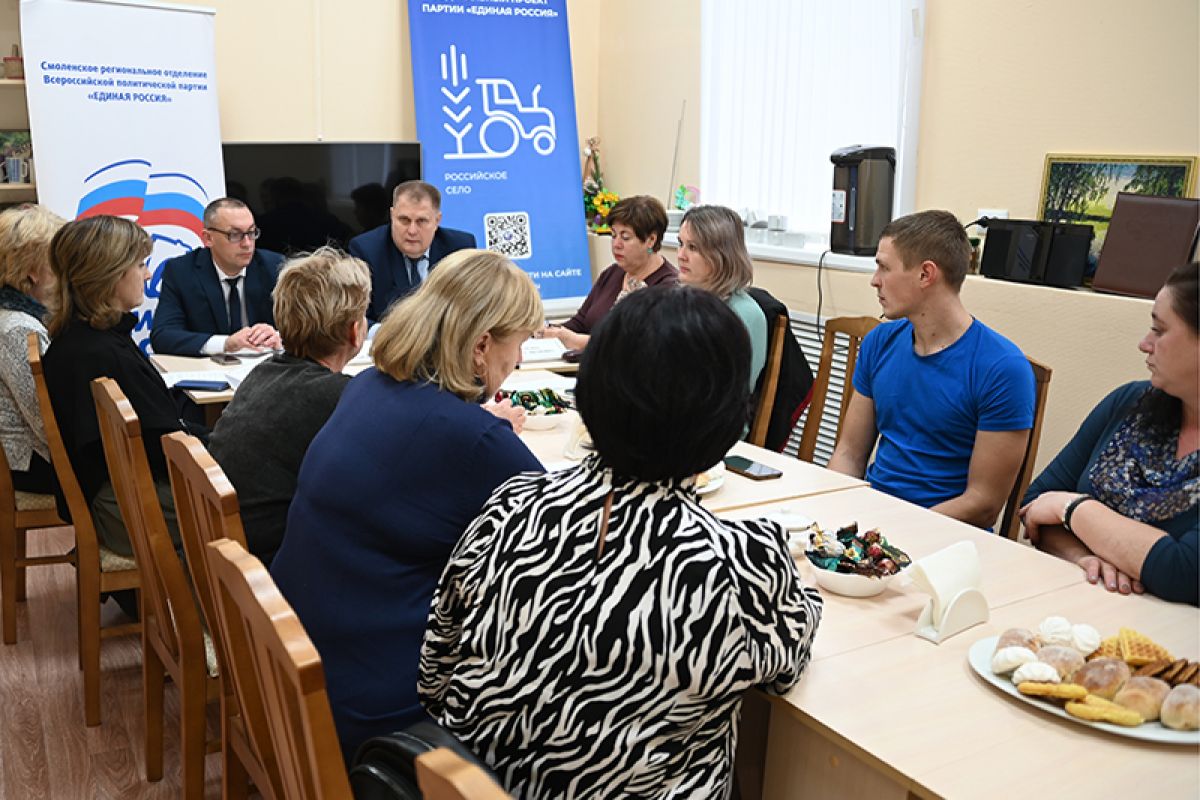 От социального контракта к более серьезной господдержке. В Хиславичах обсудили перспективы развития сельских территорий