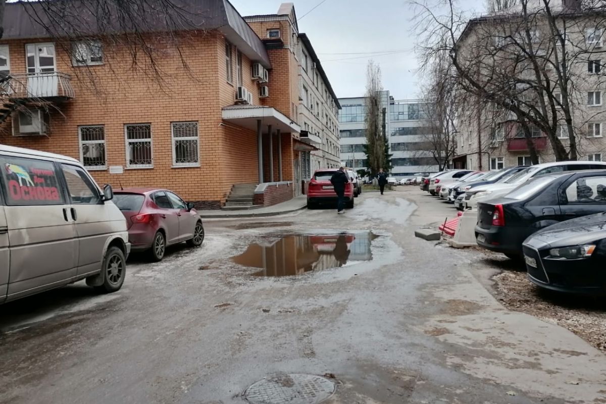 Всё больше дворов в Липецке оборудуют шлагбаумами