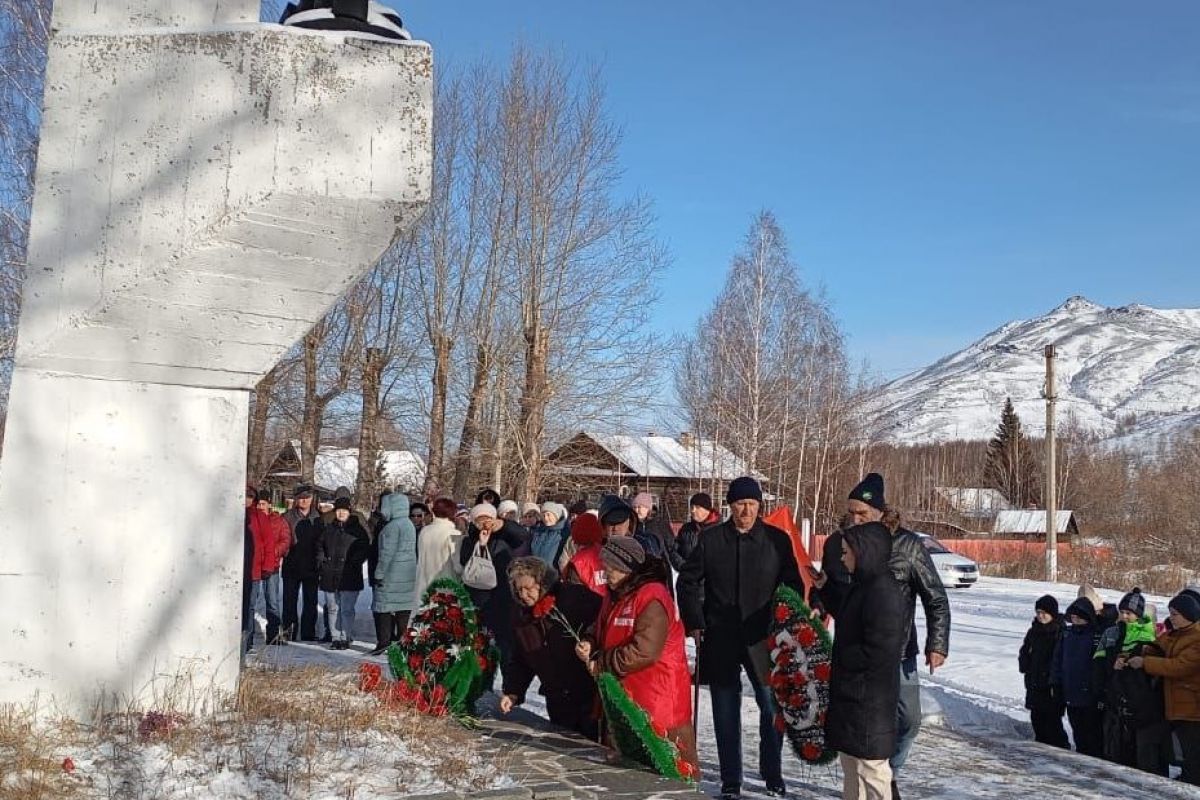 В Карабаше прошел митинг, посвященный 107-й годовщине Великой Октябрьской социалистической революции и памяти 96 Карабашских рабочих