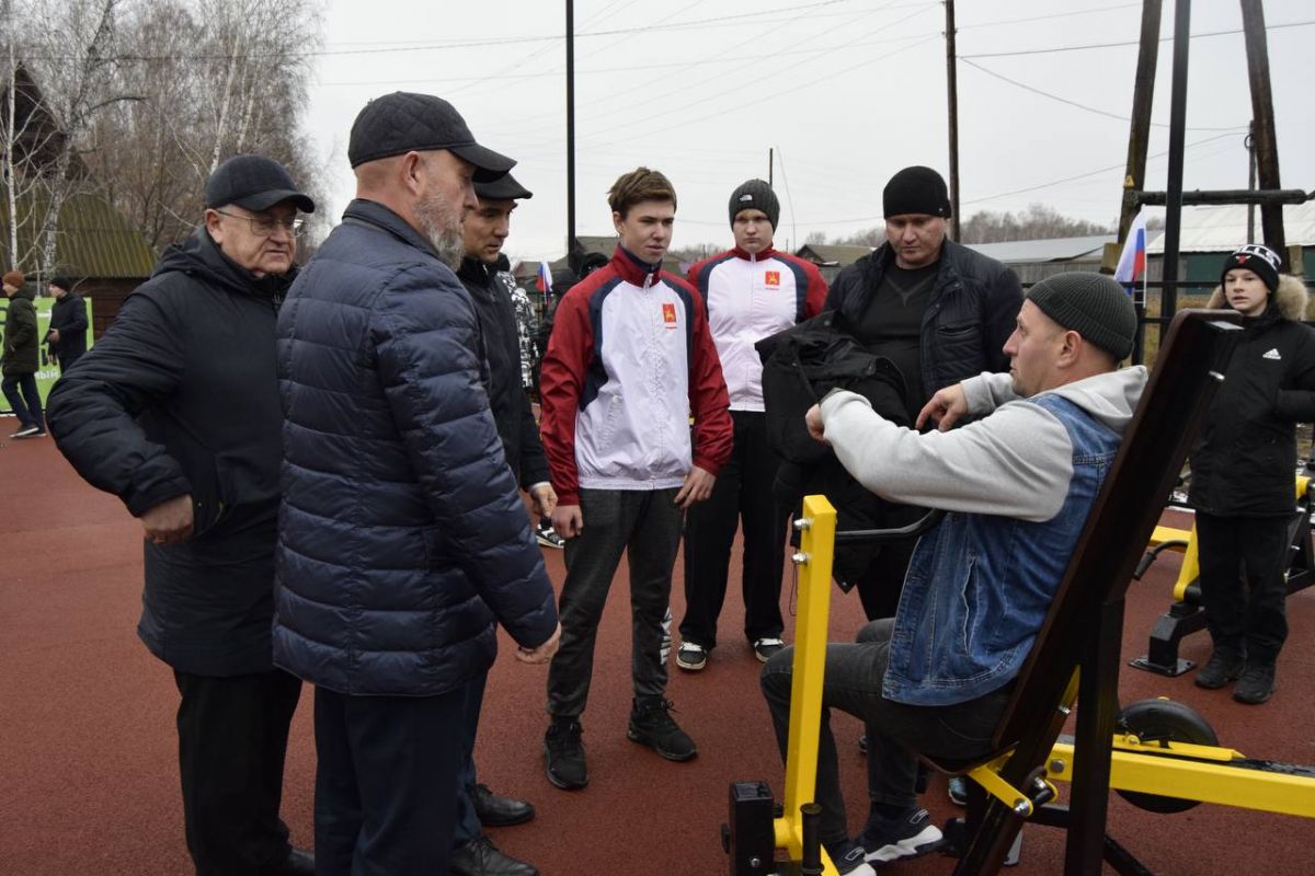 В селе Каратузском открыли новую спортивную площадку