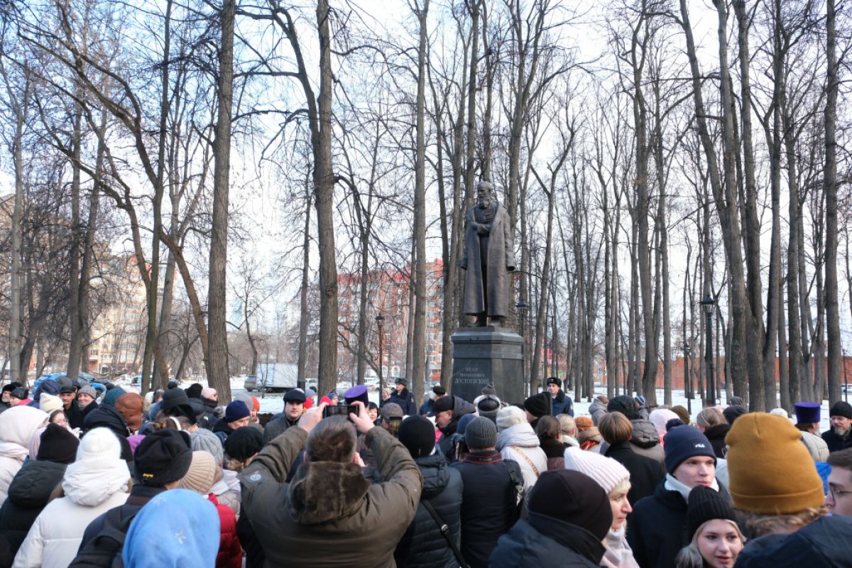 Сегодня при поддержке партпроекта «Историческая память» в Перми в Саду Декабристов состоялось открытие памятника русскому писателю Фёдору Достоевскому