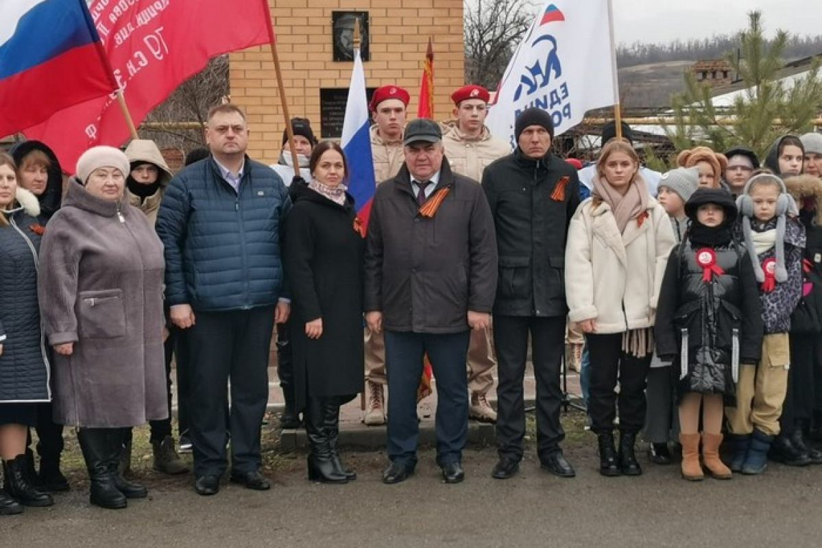 При поддержке первичного отделения «Единой России» в поселке Пригородный Красносулинского райна обновили памятную стелу героям ВОВ