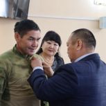 В Верховном Хурале (парламенте) РТ прошло награждение участника СВО