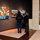 При поддержке «Единой России» в Донецке открылась выставка московских художниц