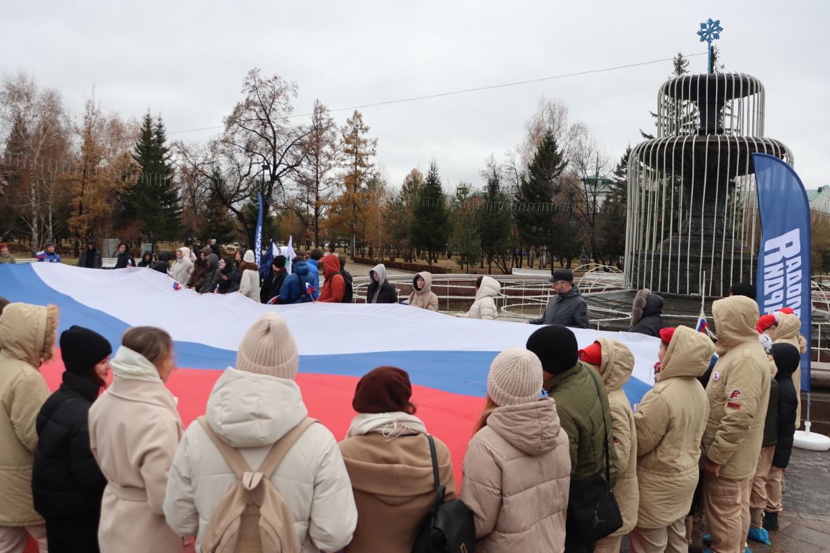 «Единая Россия» ко Дню народного единства организовала в Омске патриотическую акцию
