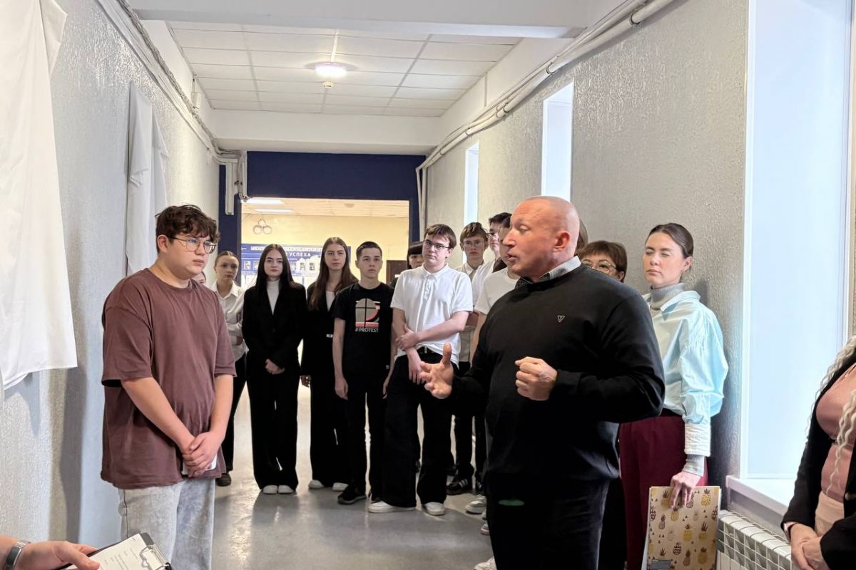 В пермском индустриальном техникуме открыли мурал в честь выдающихся химиков