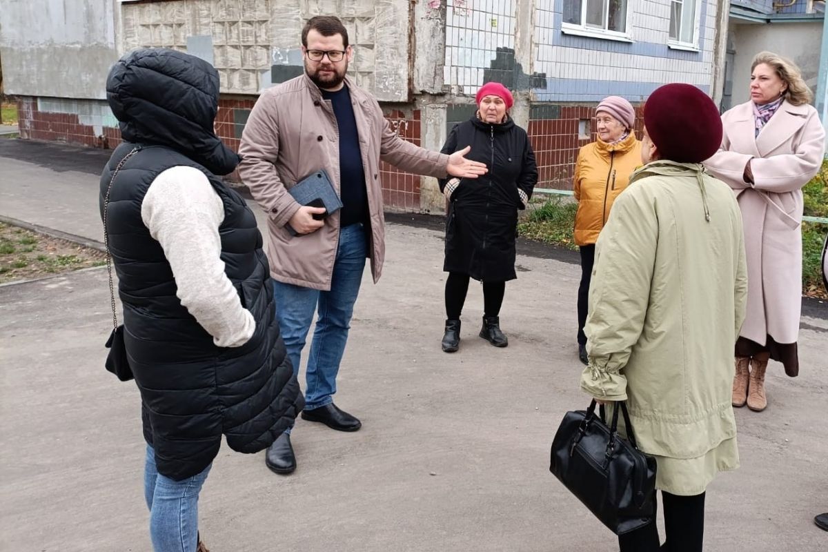 «Единая Россия» обсудила ситуацию с парковкой у парка Морской Славы