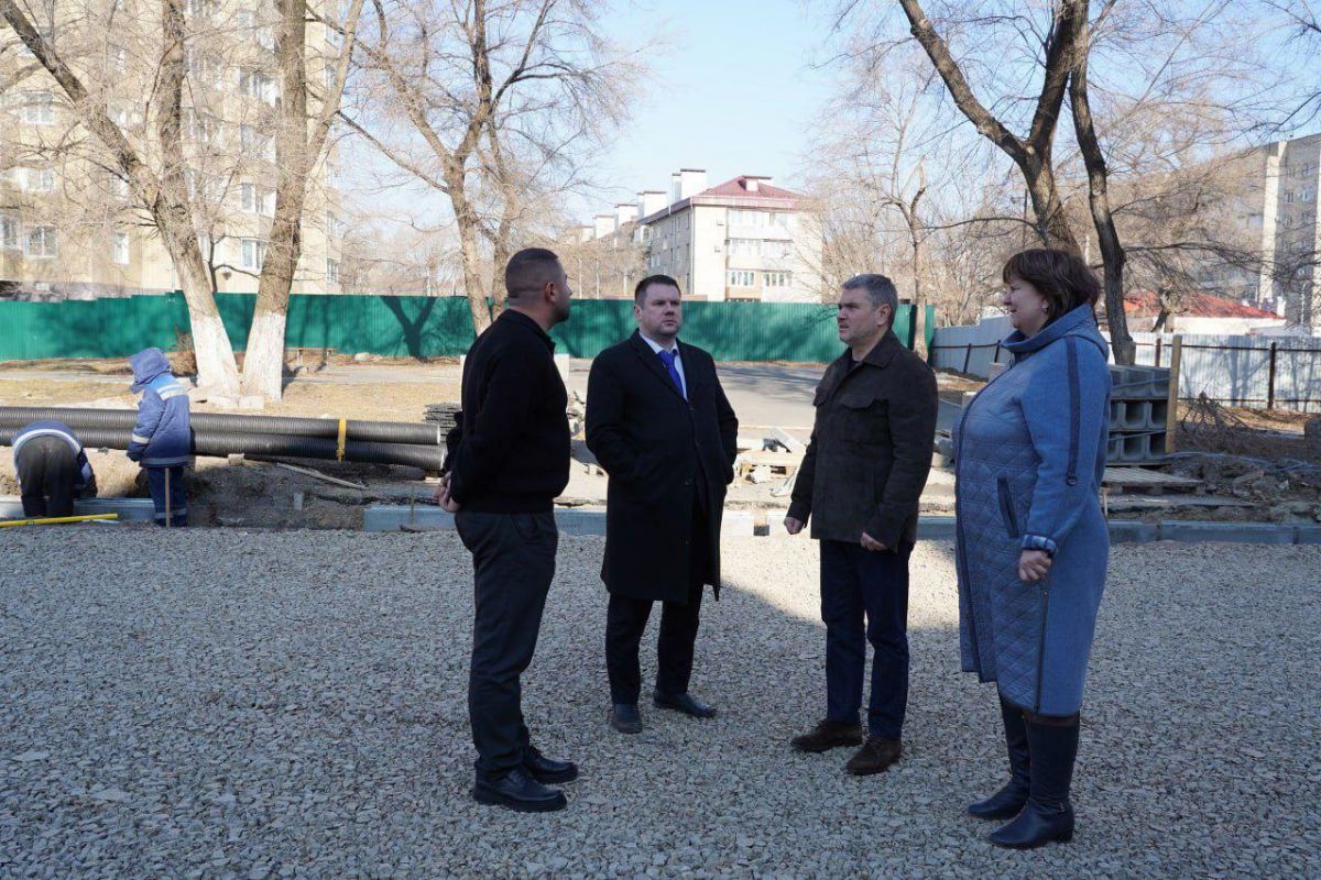 Ход капремонта школы по народной программе партии проверили в Уссурийске