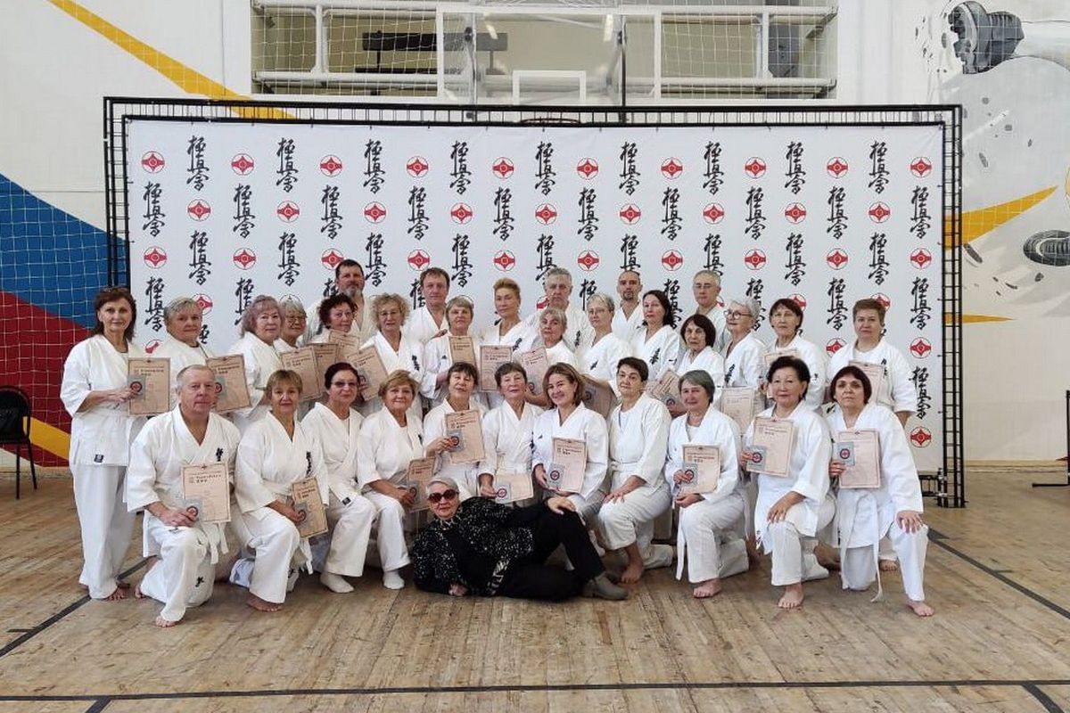 В Иркутске прошла аттестация участников секции «Активное долголетие – каратэ для старших возрастов»