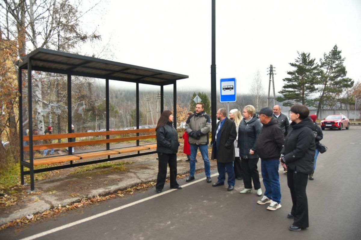 «Партийный десант» проверил благоустройство улицы Гидростроителей в Дивногорске