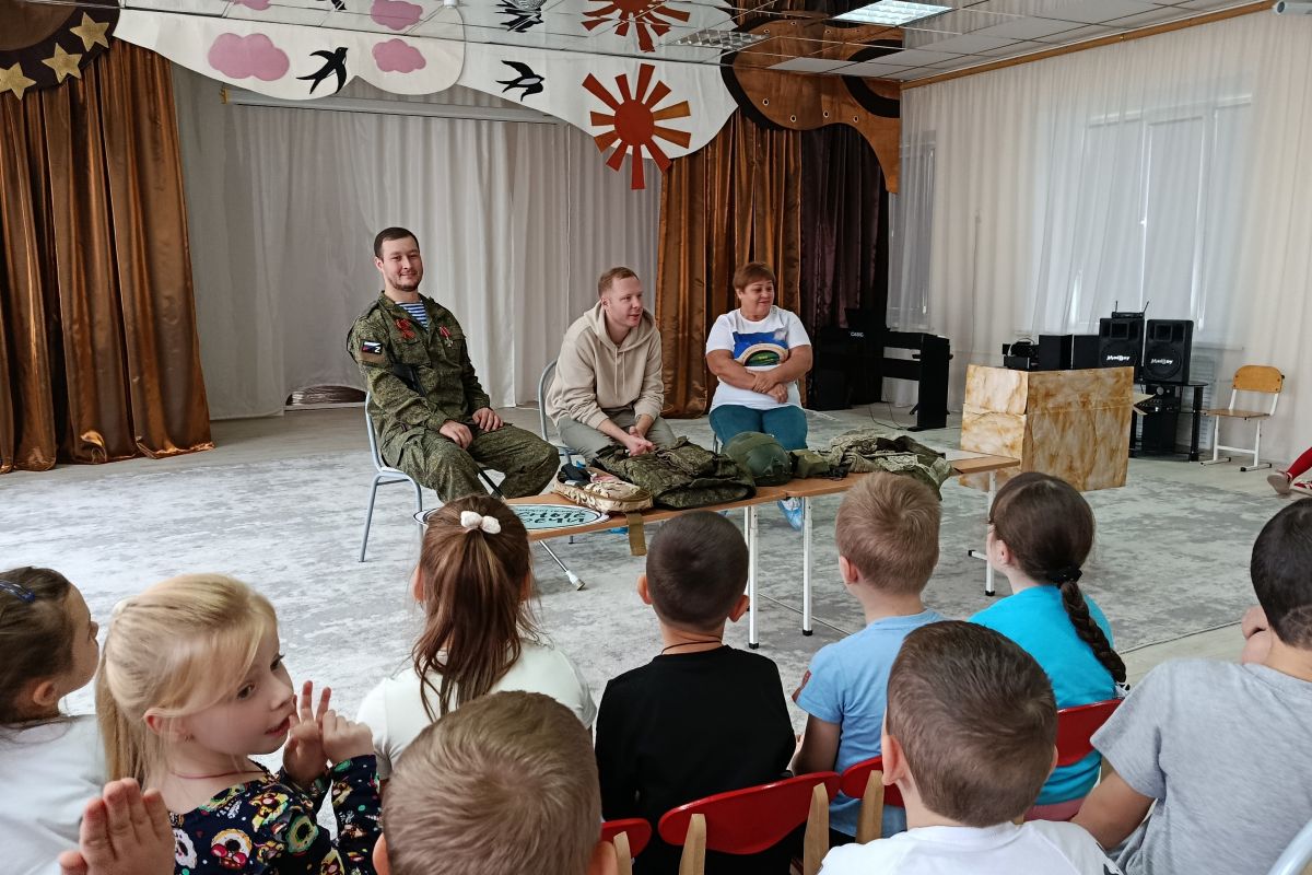 «Единая Россия» организовала патриотические встречи с детьми и молодёжью в Светлограде Ставропольского края