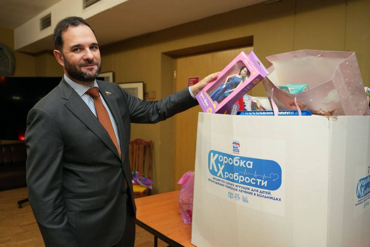 «Единая Россия» наполняет «Коробки храбрости» для детей, проходящих лечение в больницах