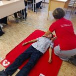 Волонтеры научили зудиловских школьников оказанию первой помощи