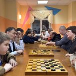 Для участников Форума «Новый путь» прошли турниры по шахматам и шашкам