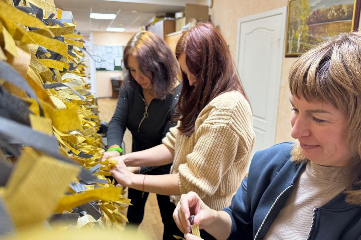 Для отправки в зону СВО готовят очередную партию маскировочных сетей