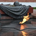 Сергей Собянин возложил венки к Могиле Неизвестного Солдата в память о параде 1941 года