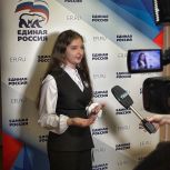 Сергей Филимонов вручил награду за третье место во Всероссийском конкурсе школьных музеев зеленогорской школе №169