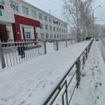 Депутат «Единой России» помог восстановить ограждение у школы № 43 в Томске