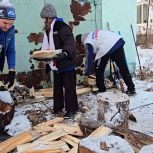 Молодогвардейцы Братского района помогли семье участника СВО в рамках единого дня помощи