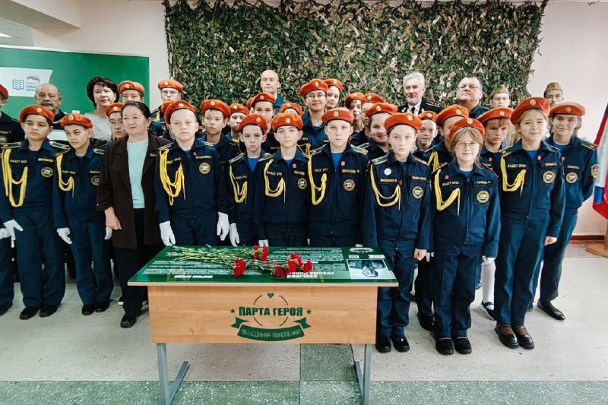 «Единая Россия» установила в селе Галкино Хабаровского края Парту Героя в память о ветеране Великой Отечественной войны