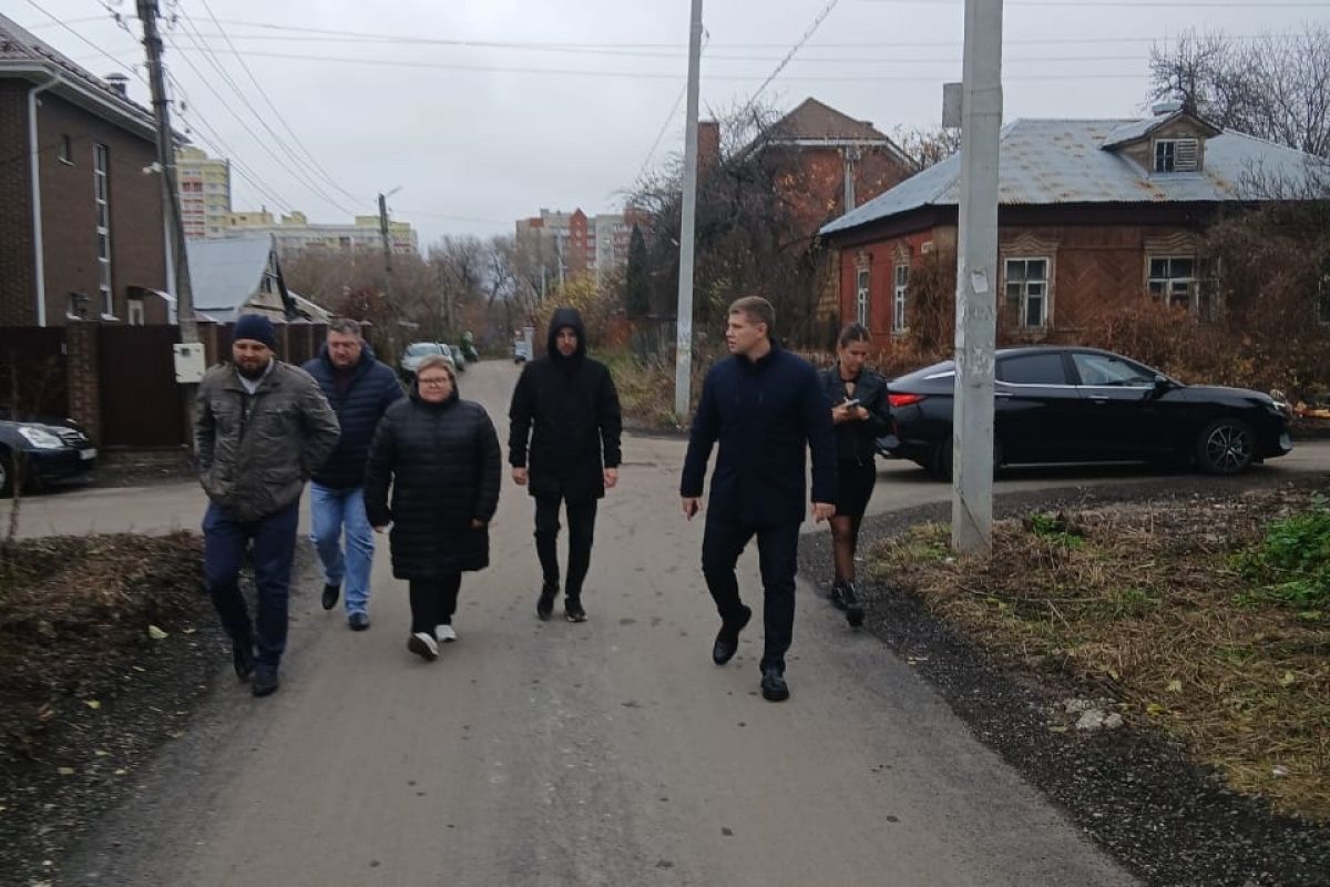 Дмитрий Репников в рамках депутатского контроля проверил завершение работ на 1-м Новопавловском проезде