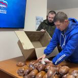 Единороссы передали свежую выпечку военнослужащим ко Дню народного единства