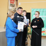 Музею Боевой Славы школы №3 партийцы вручили награду за третье место в конкурсе «Знать, чтобы помнить»