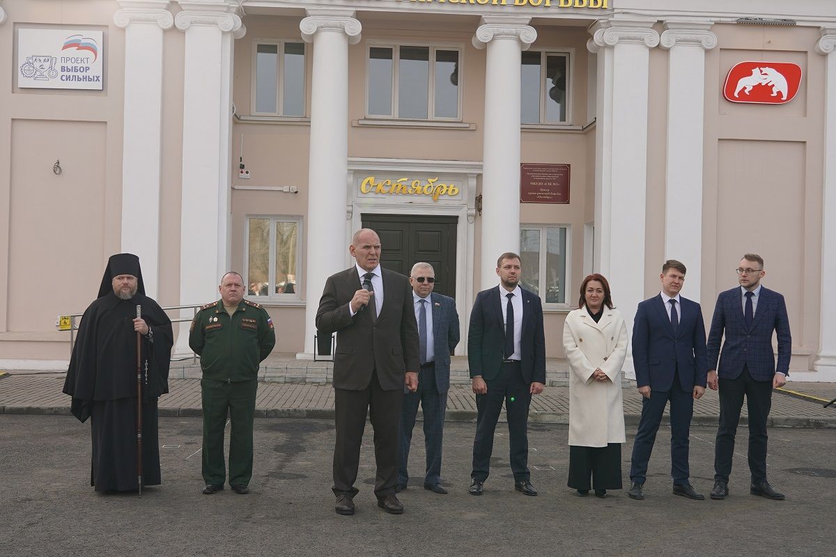 Центр греко-римской борьбы открыли в Бийске при участии «Единой России»