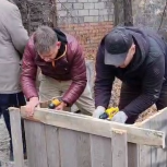 Новотроицкие волонтеры помогли приюту для животных