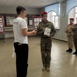 Депутаты «Единой России» подарили тренировочный дрон юнармейцам