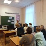 В рамках мероприятий, посвященных Дню народного единства в рамках федерального партийного проекта «Моя карьера с Единой Россией» в центре занятости населения Озерска состоялась встреча с работодателями за «Круглым столом»