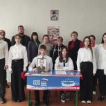 «Единая Россия» установила в посёлке Еленовка в ДНР Парту Героя, посвящённую участнику СВО