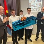 Волгоградские единороссы подарили телескоп Новониколаевской школе № 1 им. А.Н. Левченко