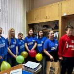 Молодогвардейцы поздравили сотрудников полиции с профессиональным праздником