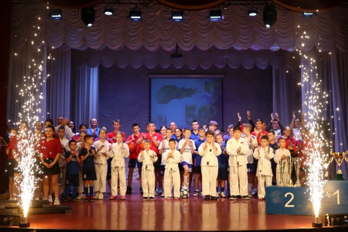 «Единая Россия» поздравила детскую спортшколу в Матвеево-Курганском районе с юбилеем