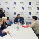 Во время партийного приема граждан Евгений Первышов рассмотрел шесть обращений от жителей региона
