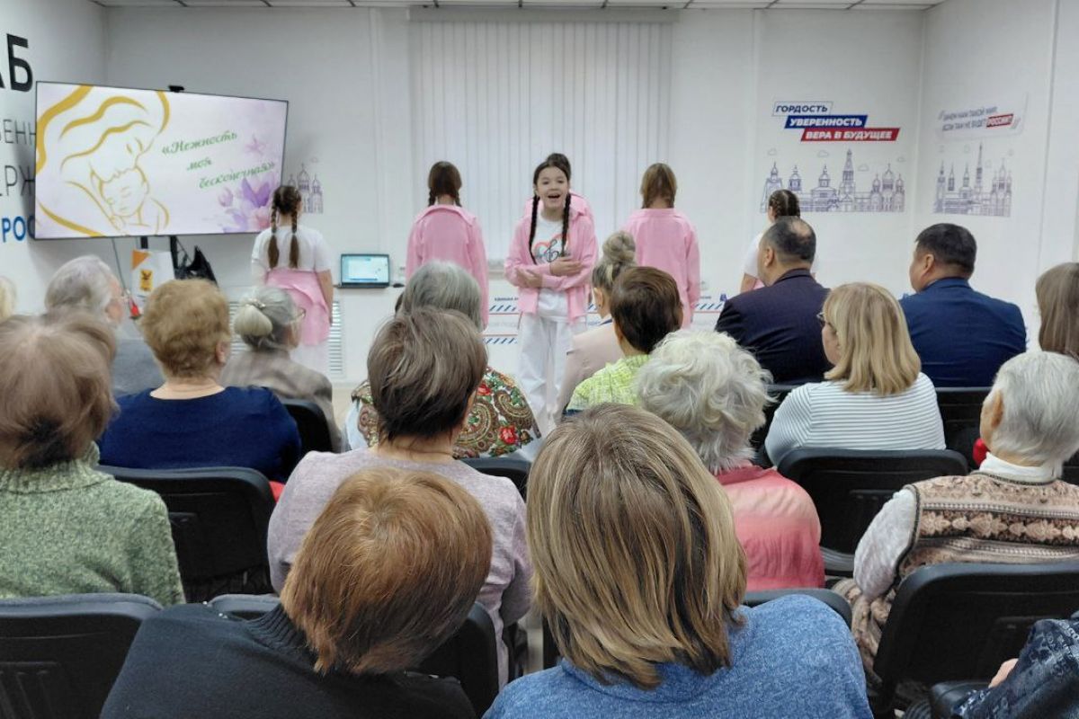 В Штабе общественной поддержки «Единой России» поздравили забайкальский матерей с праздником