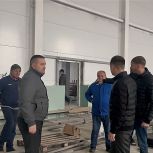 Андрей Воробьев («Единая Россия») проконтролировал ход строительства спорткомплекса в Репном
