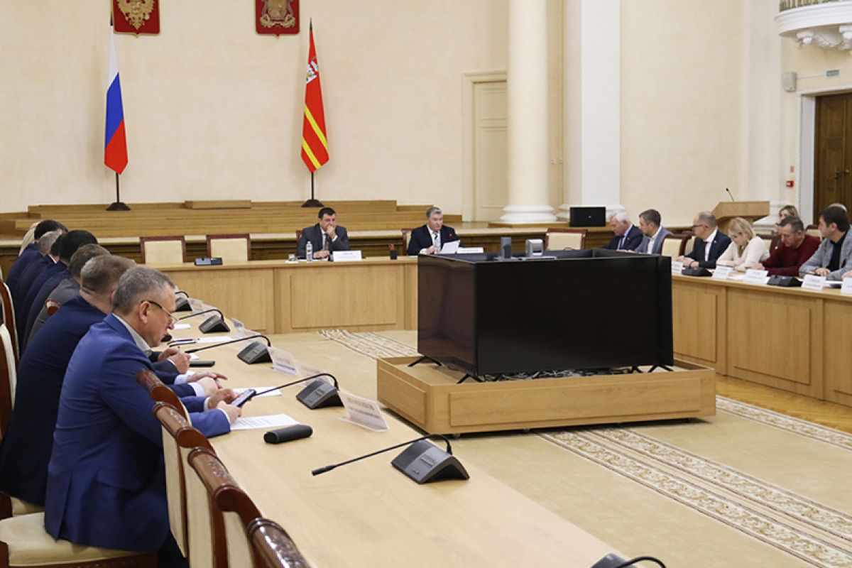 Областной бюджет на 2026 год, национальные и региональные проекты – в Смоленске состоялось собрание фракции «Единая Россия»