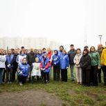 Единороссы, молодогвардейцы и общественники высадили в сквере Молодежный молодые липы