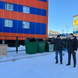 «Городская среда»: Сергей Спицын проверил установку новых контейнерных площадок для накопления твердых коммунальных отходов