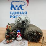 Единороссы юго-запада Москвы изготовили маскировочные сети и талисманы для бойцов СВО