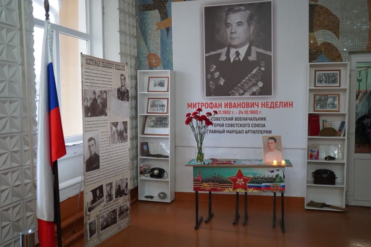 В Борисоглебске Воронежской области «Единая Россия» открыла Парту Героя в память о Героях-земляках