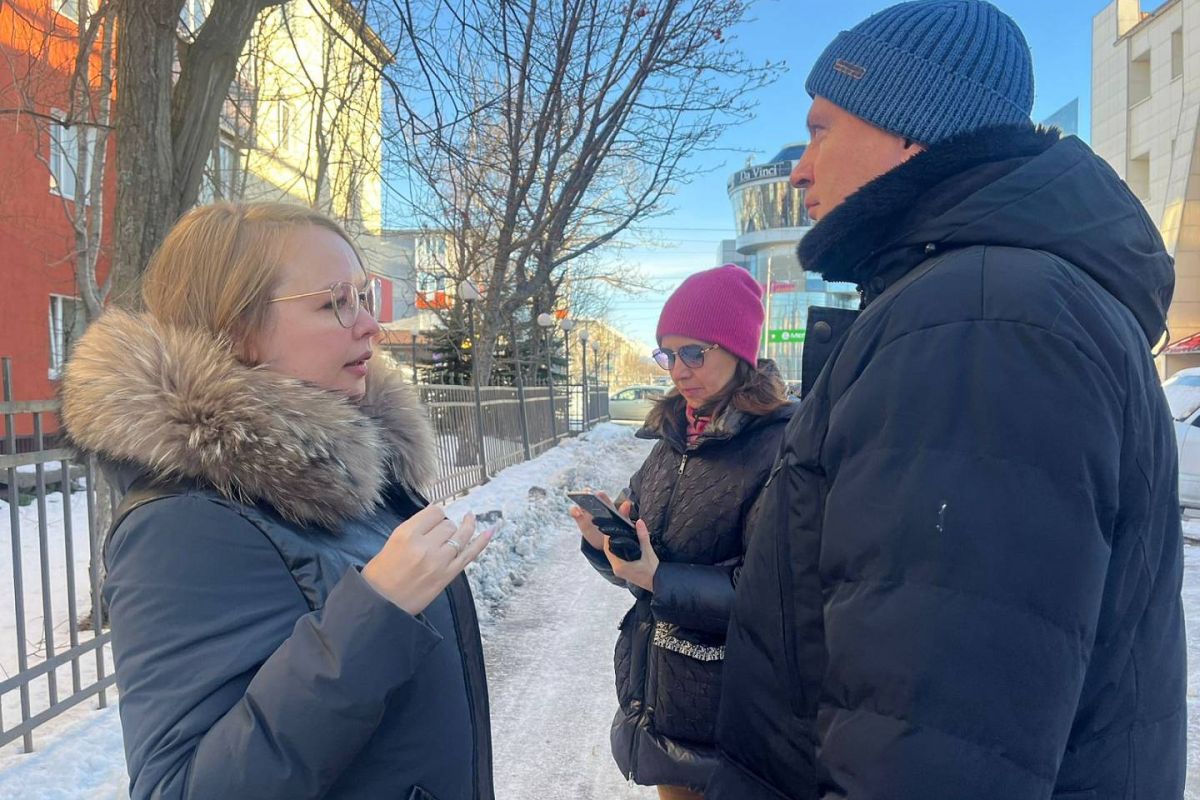 Региональный координатор «Школы ЖКХ» Анатолий Кирносенко принял участие в приемке после капитального ремонта многоквартирного дома №29 на улице 50 лет Октября