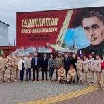 В Мелитополе в рамках партпроектов «Единой России» открыт мурал генералу Судоплатову на фасаде школы №19